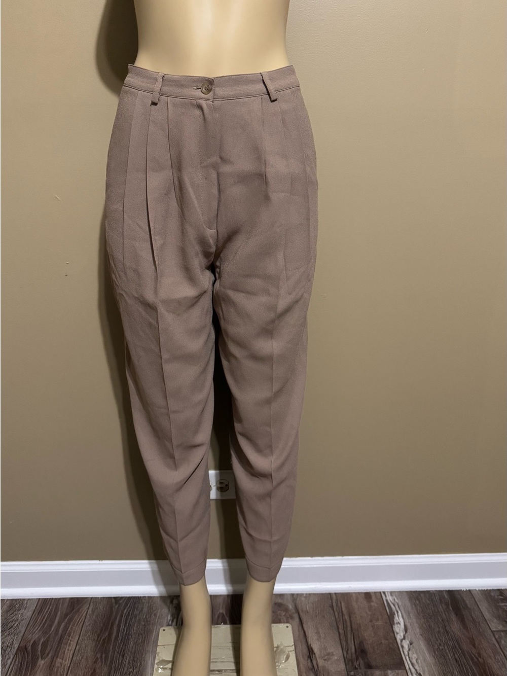 Jones New York Petite Sophisticated Taupe Suit Set - Jacket 8P & Pants 10P - Picture 10 of 15